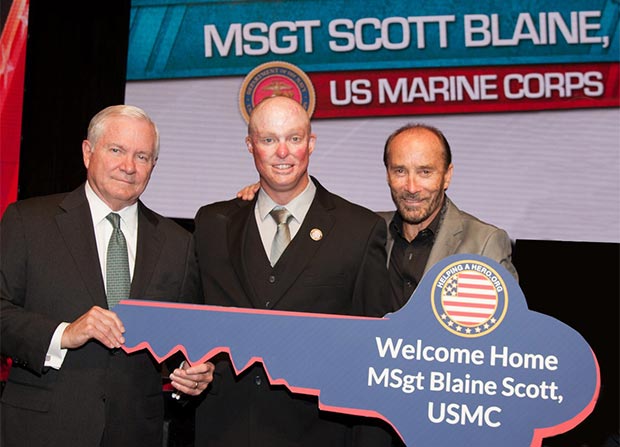 Dr. Robert Gates, 22nd Secretary of Defense, MSgt Scott Blaine, Lee Greenwood (courtesy of Webster PR)